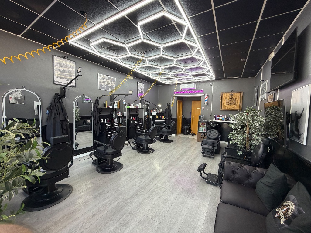 Interior de La Barbería del Puerto en Almerimar